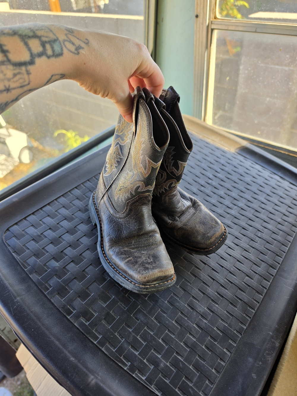 Ariat Black Western Leather Cowboy Boots with Tan Stitching